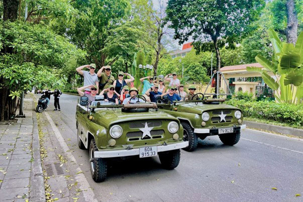 Hanoi half day with local touch, local food & cultrure by Rusian GAZ69 or USA Jeep